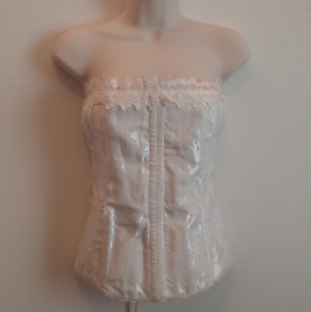 Corset - Picture 7 of 8